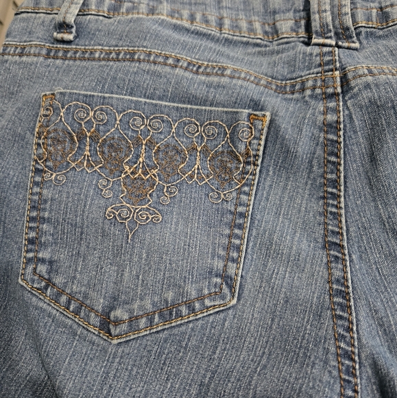 L.e.i. Chelsea Lowrise flare jeans 11 - Picture 6 of 9